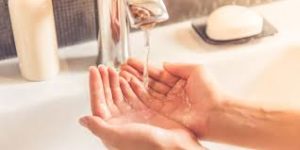 stop sweaty hands by washing hands